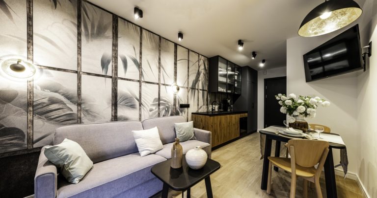 Kominek w salonie – inspiracje, które łączą styl i funkcjonalność